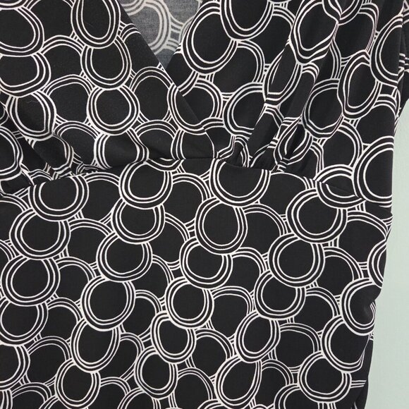 GEORGE STRETCH KNIT TOP BLACK AND WHITE GEOMETRIC DESIGN SIZE MEDIUM (8-10) - Picture 2 of 9